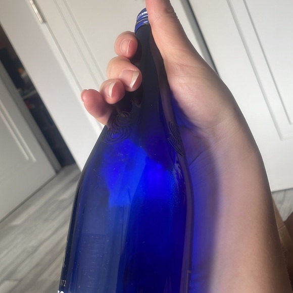 Exquisite Cobalt Blue Water Glass Bottle with Floral 3D Artwork - Picture 12 of 14